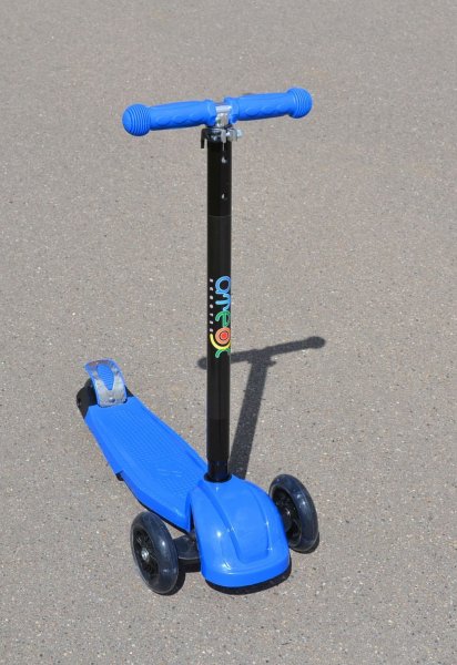 Самокат Ateox Maxi M-6 со светящимися колесами колесами, синий