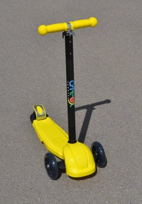 Самокат Ateox Maxi M-6 со светящимися колесами колесами, желтый
